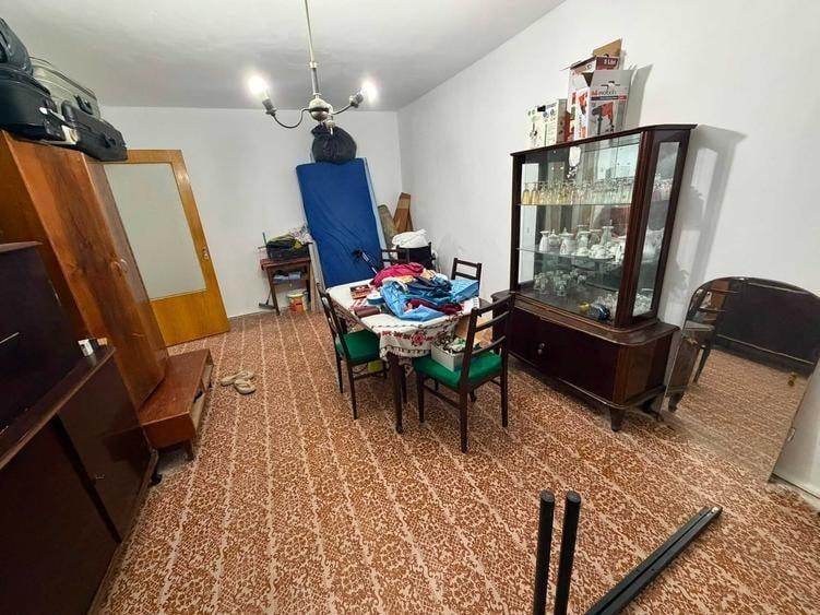 Apartament cu 3 camere decomandat, mobilat în Ozana