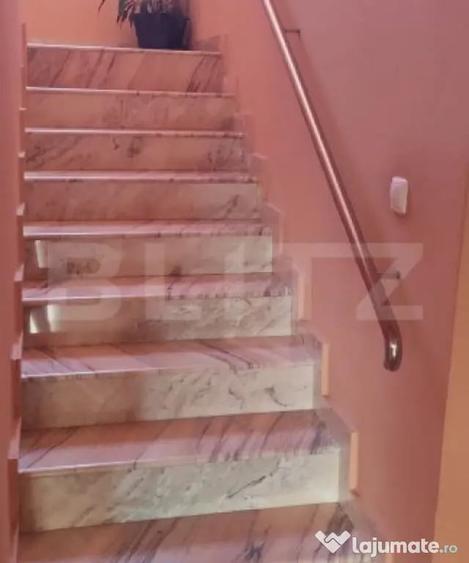 Casă cu 7 camere cu Teren 602 Mp în Nufărul
