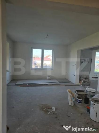 Casă cu 8 camere cu Teren 1500 Mp în Central