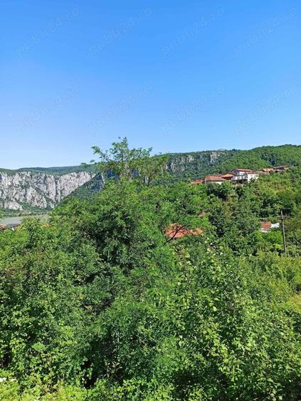 Teren de 1243 mp, în Dubova