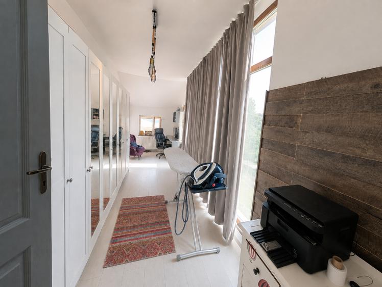 Casă individuală cu 5 camere cu Teren 433 Mp în Central
