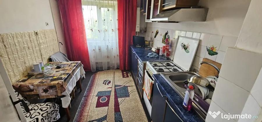 Apartament cu 2 camere decomandat în Poarta 6