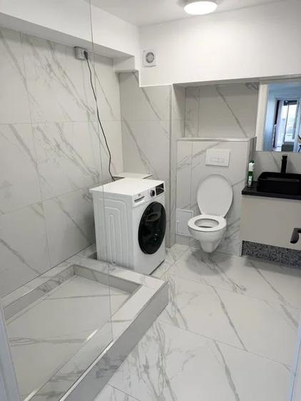 Apartament cu 3 camere semidecomandat, mobilat în Iris
