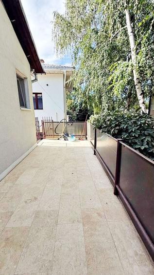 Apartament cu 3 camere semidecomandat, mobilat în Central