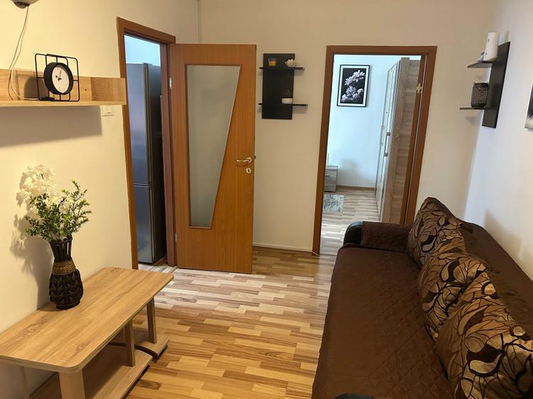 Garsonieră decomandată în Precista