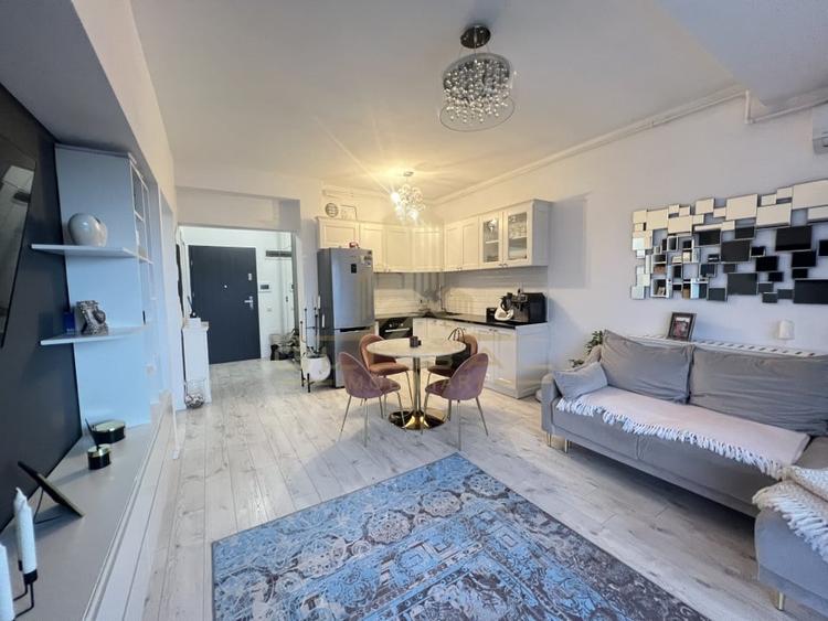 Apartament cu 3 camere semidecomandat în Bună Ziua