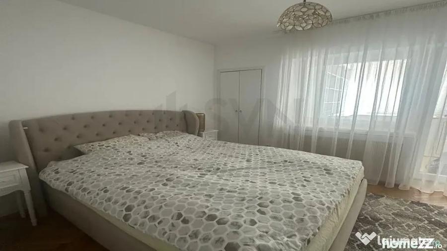 Apartament cu 3 camere semidecomandat în Cișmigiu