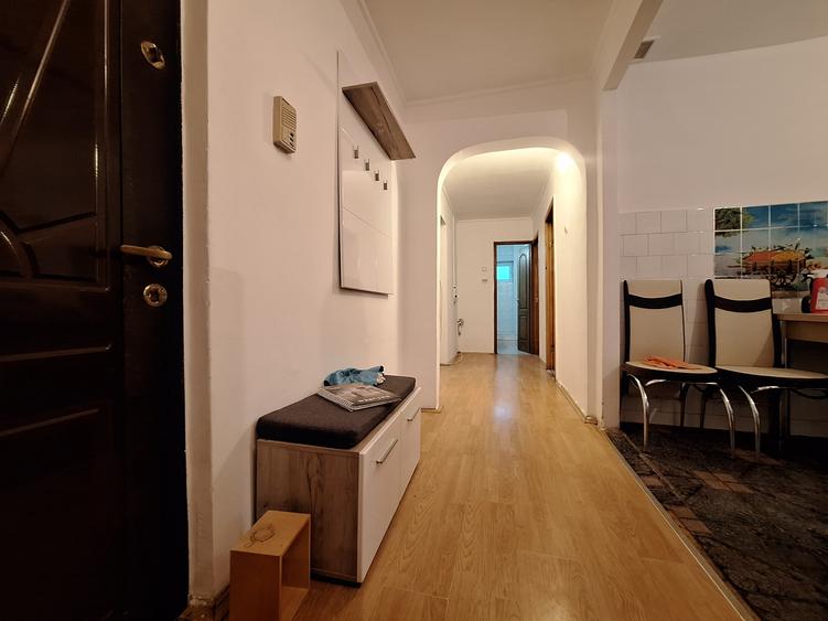 Apartament cu 4 camere decomandat, mobilat în Freidorf