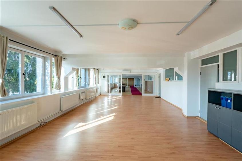 Spațiu comercial, de 319 mp, în Periferie