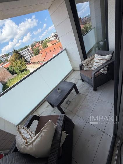 Apartament cu 2 camere semidecomandat, mobilat în Central