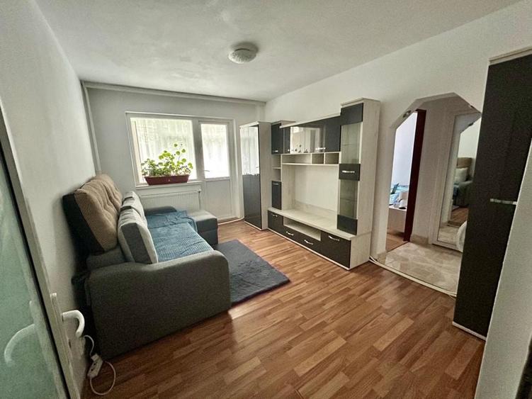 Apartament cu 2 camere semidecomandat în Mioriței
