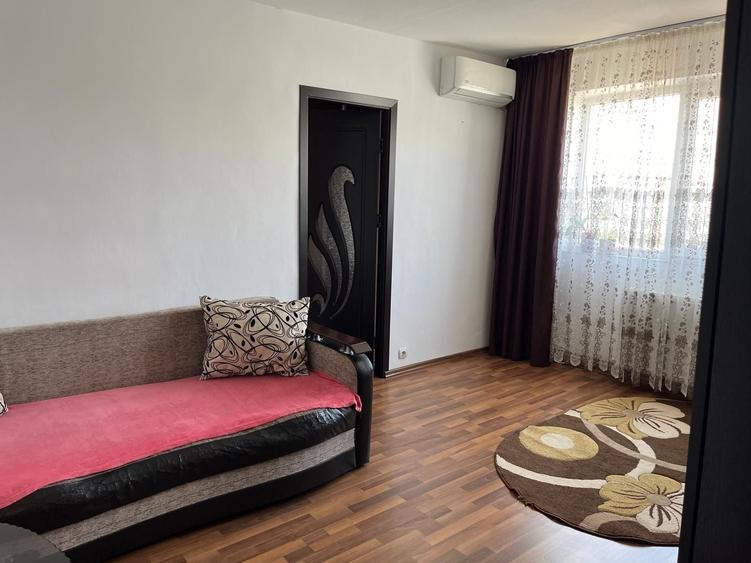 Apartament cu 2 camere semidecomandat în Micro 6