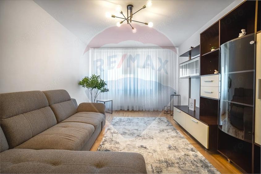 Apartament cu 3 camere decomandat în Vlahuță