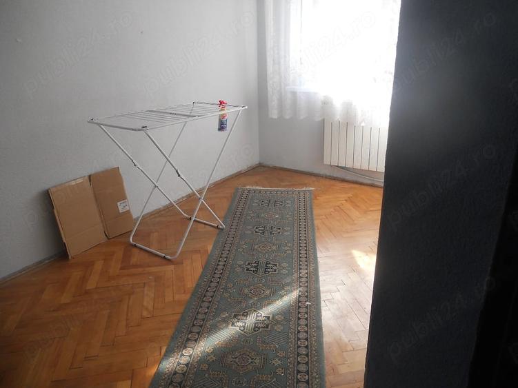 Apartament cu 3 camere semidecomandat în Precista