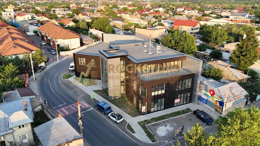 Spațiu comercial, de 148.60000610352 mp, în Dobroești