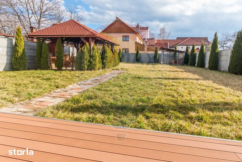 Casă cu 6 camere cu Teren 1071 Mp în Central