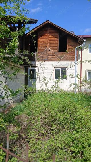 Casă cu 6 camere cu Teren 200 Mp în Central
