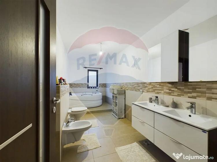Vila cu 6 camere, teren 1200mp de vanzare- Varasti, la 4 ... - 2