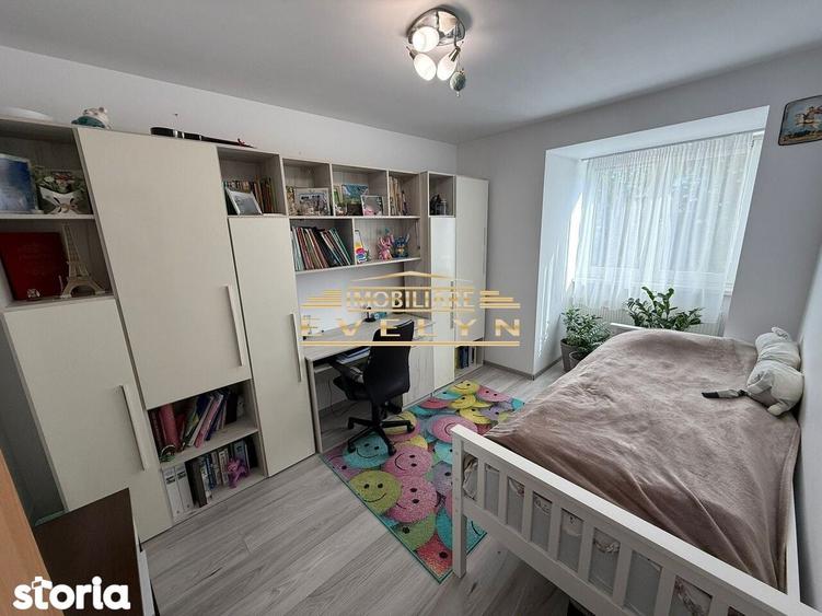 Apartament cu 3 camere semidecomandat în Central