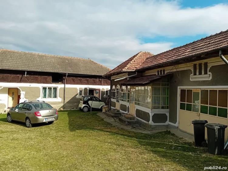 Casă cu 6 camere în Căprioru
