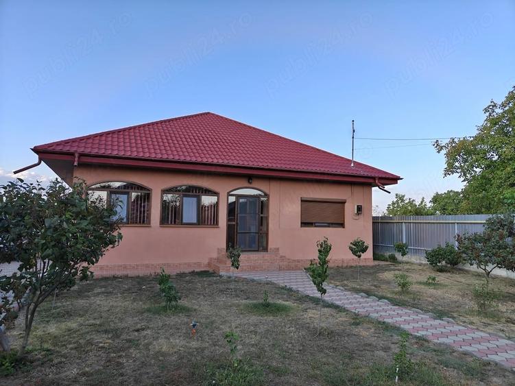 Casă cu 5 camere cu Teren 2550 Mp în Munteni