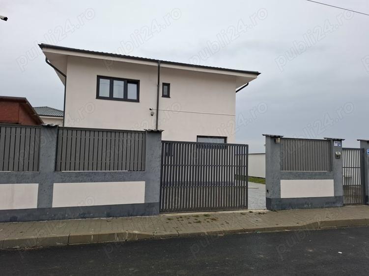 Casă cu 3 camere în Schitu