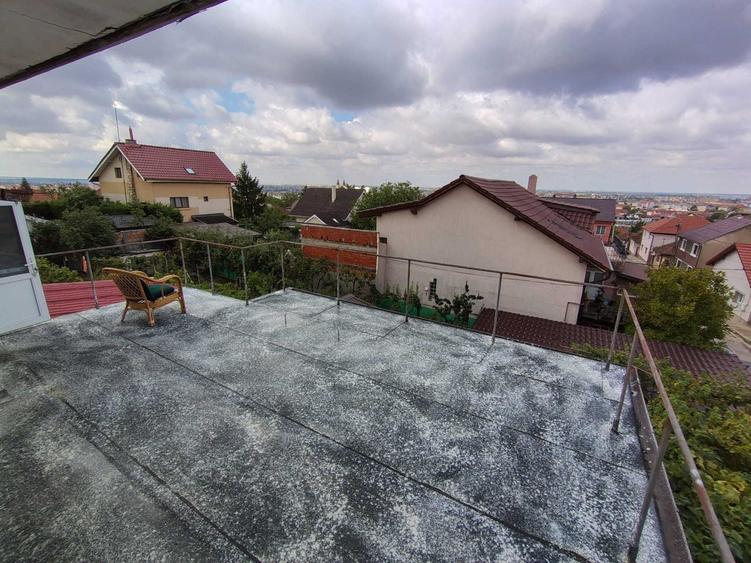 Casă cu 3 camere decomandat în Dealuri Oradea