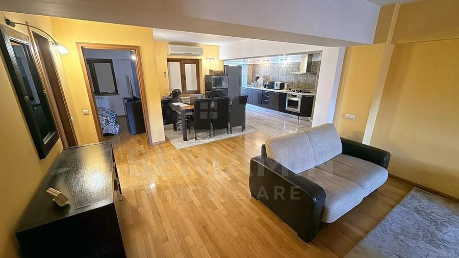 Apartament cu 3 camere decomandat în Central