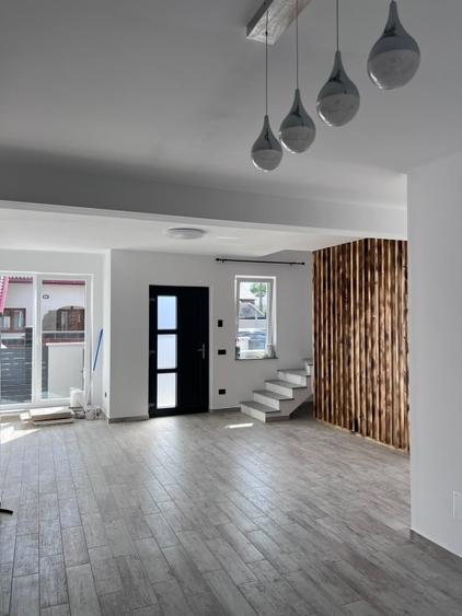 Duplex cu 5 camere cu Canalizare în Central