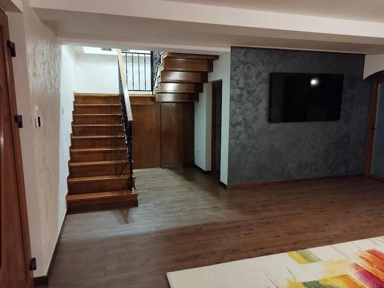 Casă cu Teren 4800 Mp în Căteasca