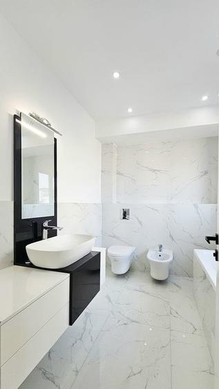 Apartament cu 3 camere decomandat în Polonă