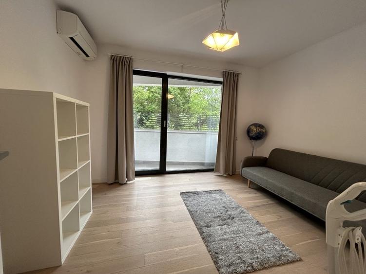 Apartament cu 3 camere decomandat în Băneasa