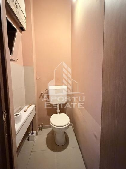 Apartament cu 3 camere semidecomandat, mobilat în Dâmbovița