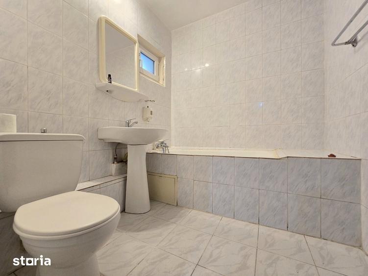 Apartament cu 3 camere decomandat în Titan