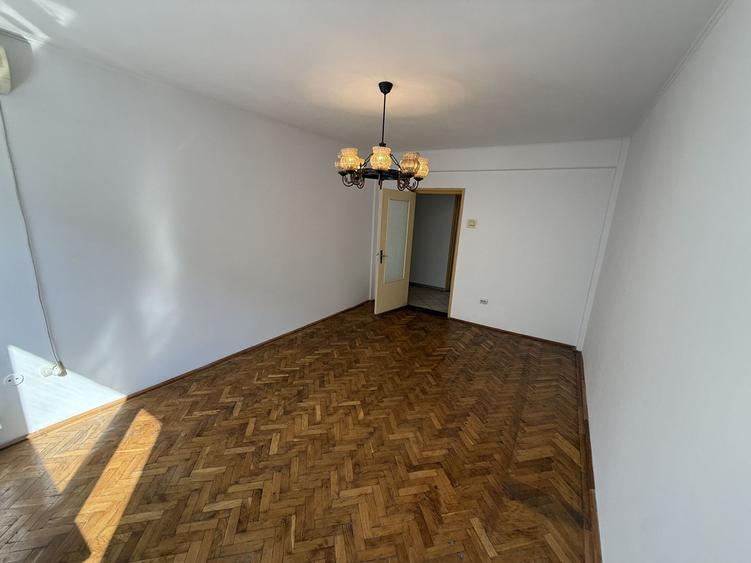 Apartament cu 4 camere decomandat în Ultracentral