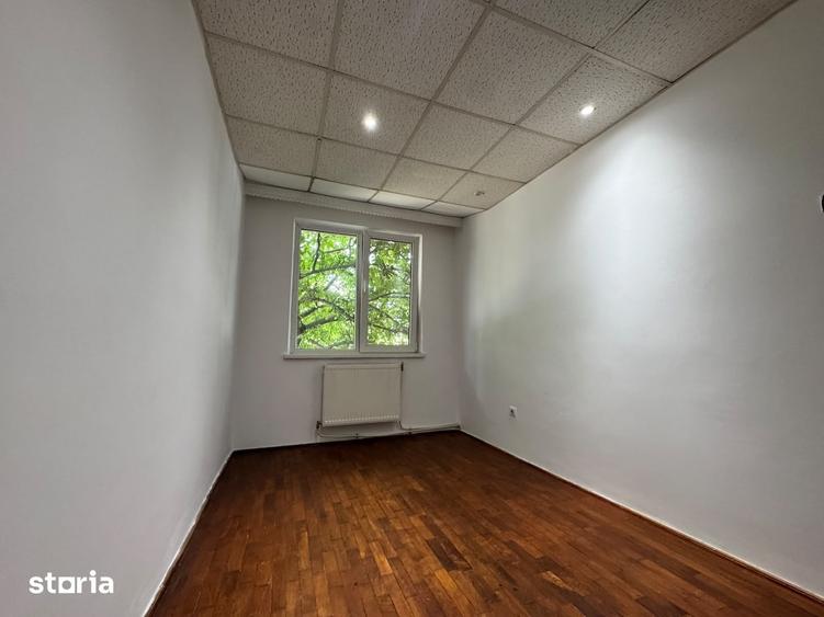 Bacau, apartament cu 3 camere, aproape de centru - 1