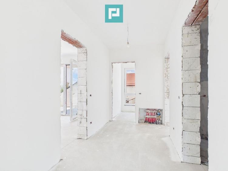 Casă individuală cu 4 camere cu Canalizare în Pârneava