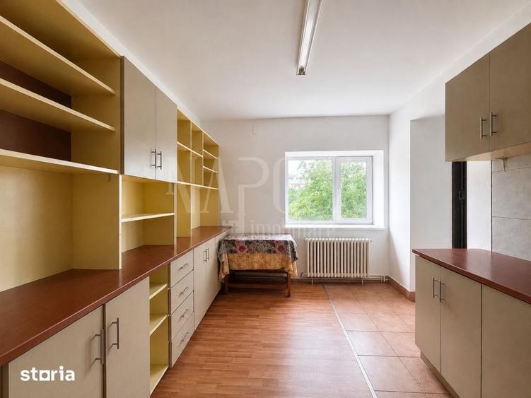 Casă cu 8 camere cu Teren 500 Mp în Iris