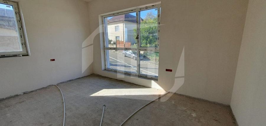 Duplex cu 5 camere cu Canalizare în Dâmbul Rotund