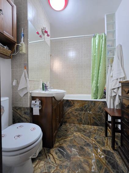 Apartament cu 3 camere decomandat în Drumul Taberei