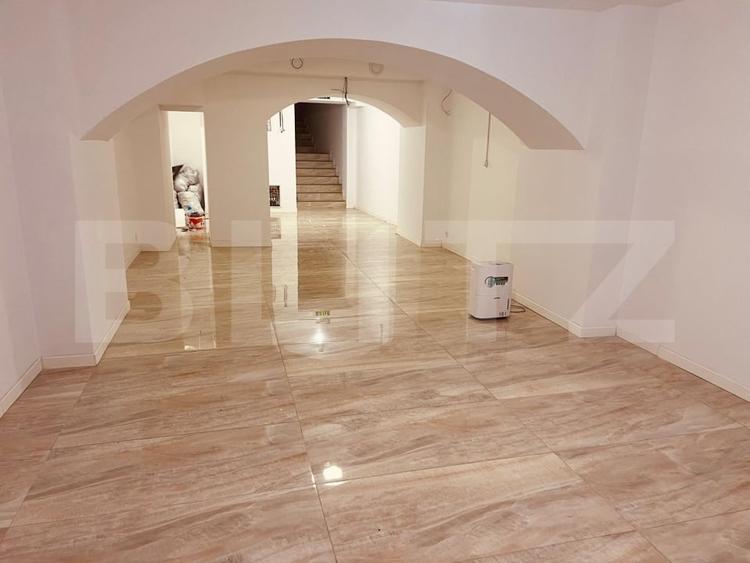 Spațiu comercial, de 240 mp, în Ultracentral