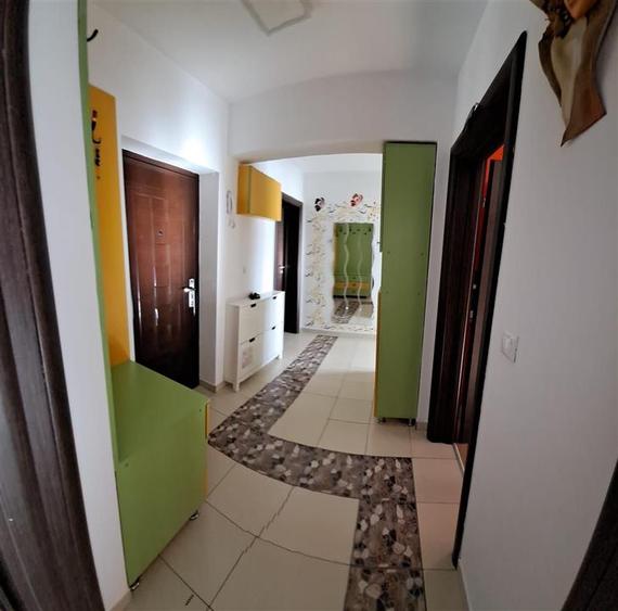 Apartament cu 3 camere decomandat, mobilat în Central