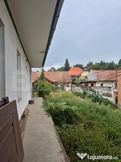 Casă cu 7 camere cu Teren 1021 Mp în Central