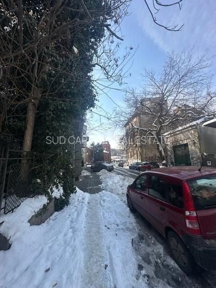Casă cu 10 camere cu Canalizare în Grădina Icoanei