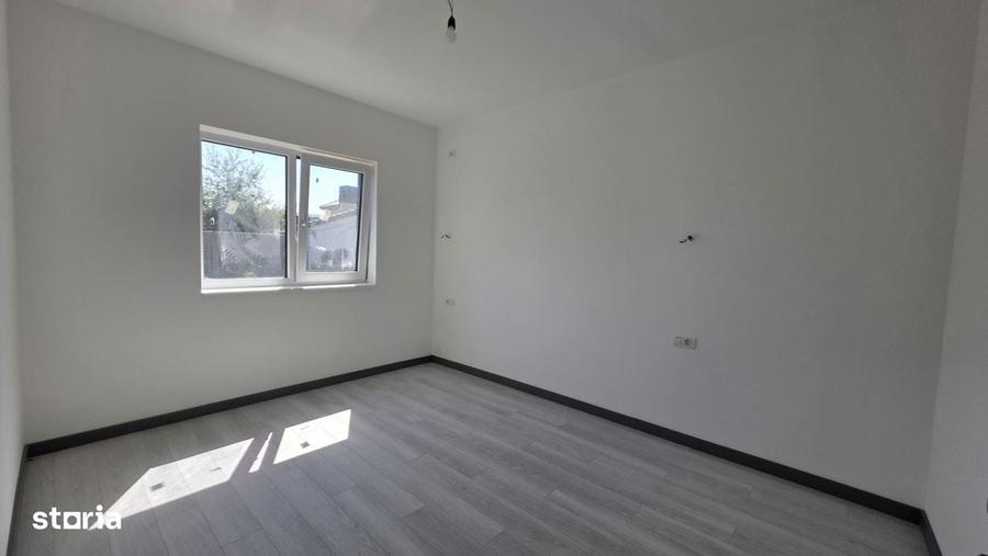 Casă cu 3 camere în Dumbrăvița