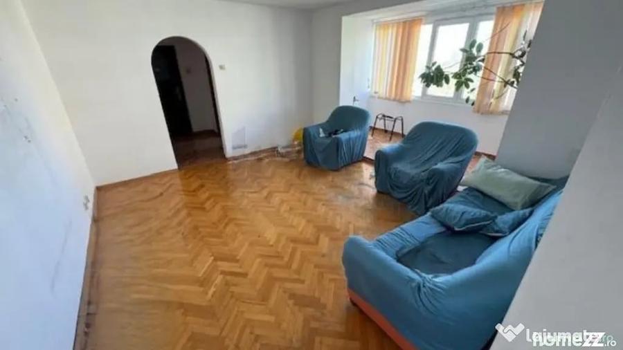 Apartament cu 3 camere semidecomandat în Colentina