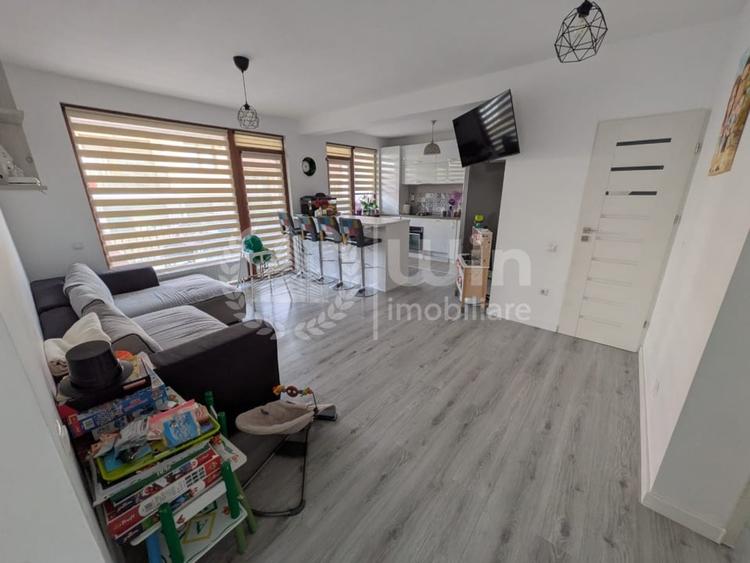 Apartament cu 4 camere semidecomandat, mobilat în Baciu