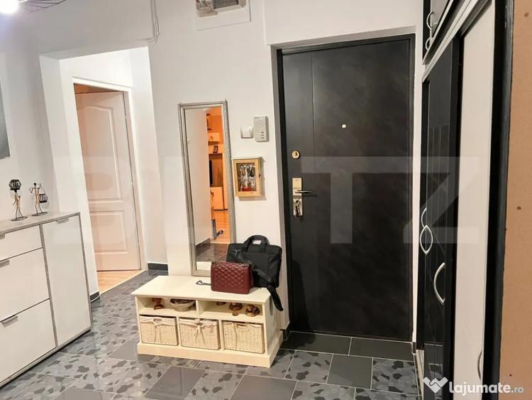 Apartament cu 4 camere decomandat în Central