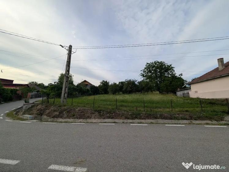 Teren de 3000 mp, în Băbeni