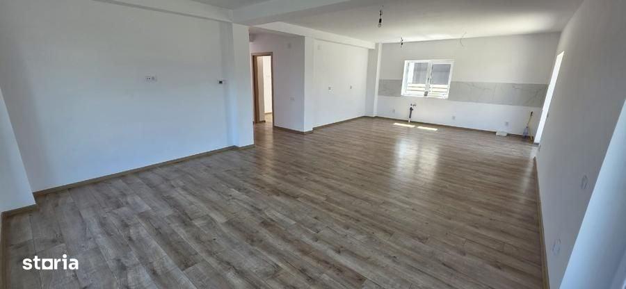 Casă cu 4 camere în Ostratu